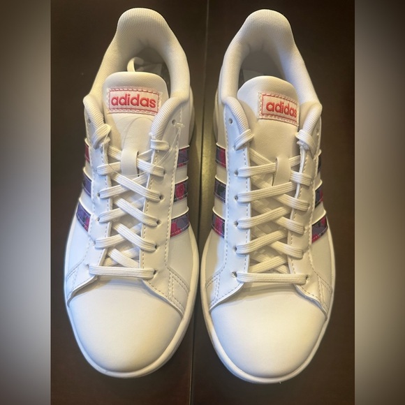 NIB Adidas FARM RIO Grand Court Sneakers EG0536
Floral Sz 7 - Picture 6 of 11